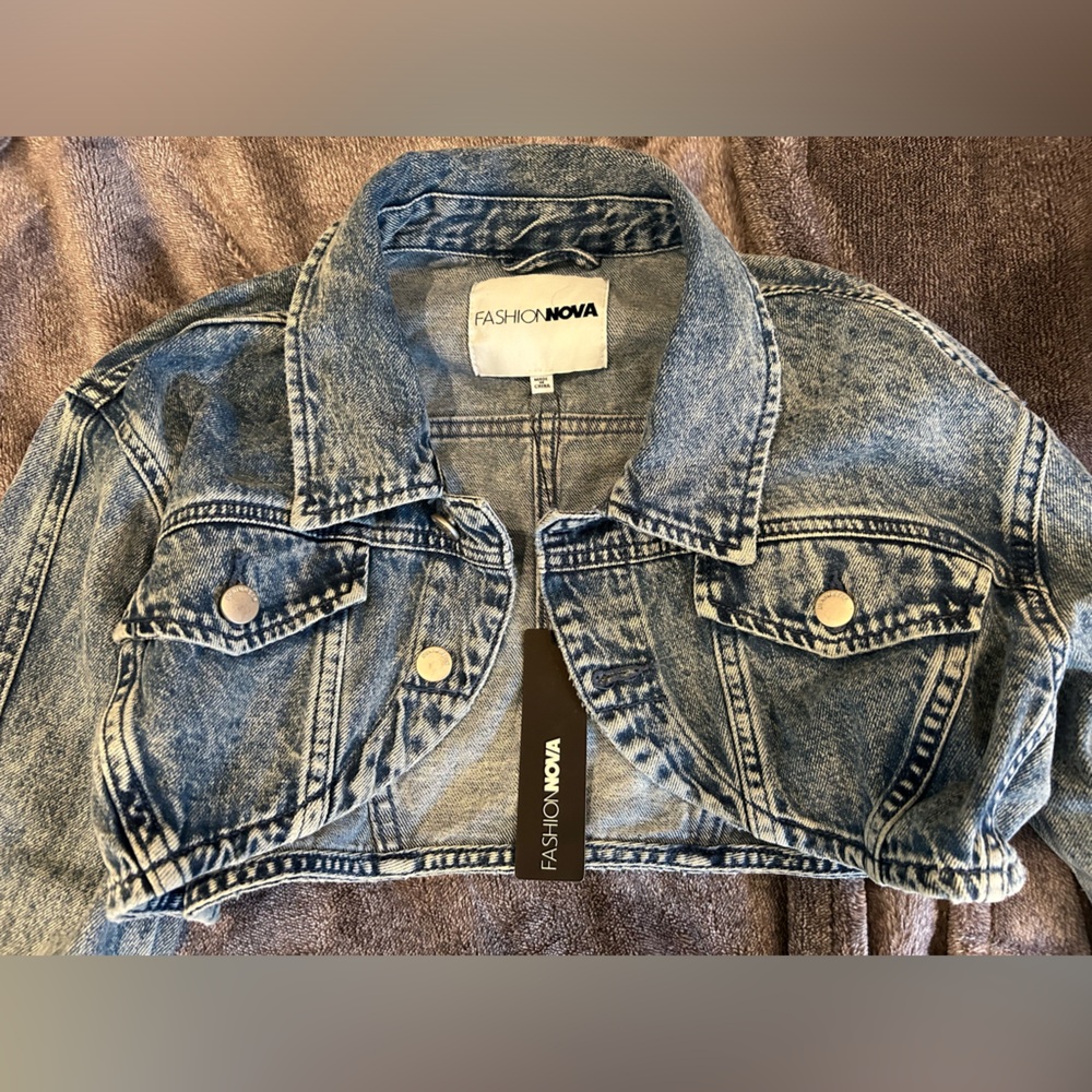 Denim blue cropped jacket BRAND NEW from fashion nova